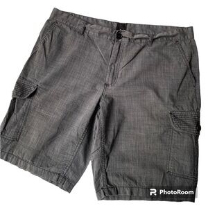 Bar lll 100% cotton men’s cargo shorts, Size 40